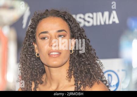 Lausanne, Schweiz. 08.. Mai 2022. Kambundji (SUI, 4x100m) erklärte ihre Vorbereitung auf das Treffen und seine Ferien während der Pressekonferenz des Grand-Prix Athletissima Wanda Diamond League in Lausanne 2022. Die Pressekonferenz der Grand-Prix Athletissima Wanda Diamond League in Lausanne 2022 fand in Lausanne, der olympischen Hauptstadt im berühmten Carlton Lausanne Hotel, statt. (Foto: Eric Dubost/Sipa USA) Quelle: SIPA USA/Alamy Live News Stockfoto