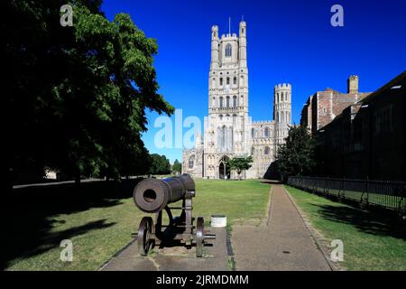 Sommerblick über Ely Cathedral; Ely City; Cambridgeshire; England; Großbritannien Stockfoto