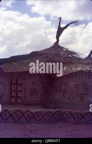 Gemaltes Lehmhaus in Kutch, Gujrat, Indien Stockfoto