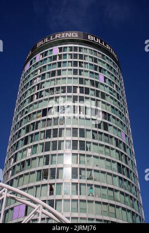 Das Rotunda, denkmalgeschütztes Gebäude der Klasse II, ist ein zylindrisches Hochhaus im Stadtzentrum von Birmingham, West Midlands, England, das im August 2022 gesehen wurde. Stockfoto