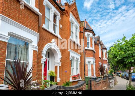 Ziegelterrassenhäuser in Clapham. London, England Stockfoto