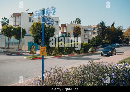 Die Taxiservice-Taste befindet sich außerhalb der Türkischen Straße Stockfoto