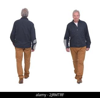 Vorder- und Rückansicht des gleichen Mannes, der auf weißem Hintergrund läuft Stockfoto