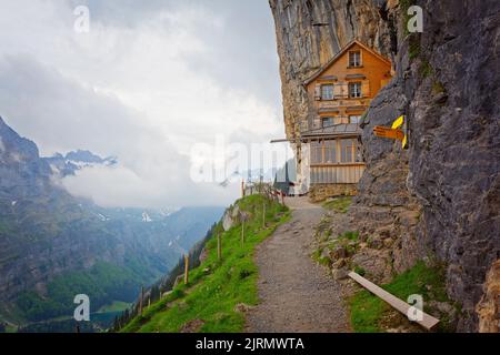 Holzhütte in der Nähe von Appenzell in den schweizer Alpen, Schweiz Stockfoto