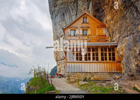 Holzhütte in der Nähe von Appenzell in den schweizer Alpen, Schweiz Stockfoto