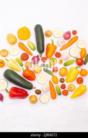 Layout Gemüse Draufsicht . Hausgemachtes Gemüse. Herbsternte Stockfoto