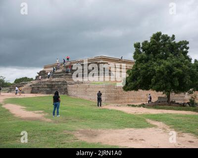 Die Mahanavami-Plattform, auch als die große Plattform Audience Hall Dasara oder Mahanavami Dibba Monument im Hampi State Karnataka India 08 07 2022 bezeichnet Stockfoto