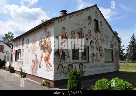 SCHIFFERSTADT, Deutschland 25. AUGUST 2022: Geburtsort und Elternhaus des deutschen Olympiasiegers Wilfried Dietrich in Schifferstadt. Stockfoto