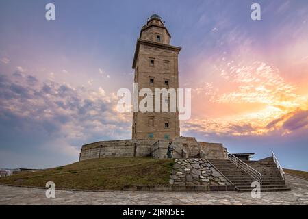 Der Turm des Herkules, der fast 1900 Jahre alt und 1791 saniert wurde, ist mit 55 Metern der älteste römische Leuchtturm, der heute in Gebrauch ist Stockfoto