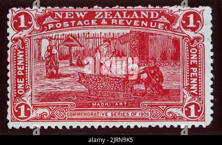 Ausgabe eines Penny 'Maori Art' Christchurch Ausstellungsmarke in claret, 1906, Neuseeland, von Government Printer (N.Z.), Louis John Steele, William Bock. The New Zealand Post Museum Collection, Schenkung der New Zealand Post Ltd., 1992. Stockfoto