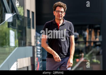 Stavelot, Belgien, 25.. August 2022, Mattia Binotto nimmt am Build-up, Runde 14 der Formel-1-Meisterschaft 2022 Teil. Kredit: Michael Potts/Alamy Live Nachrichten Stockfoto