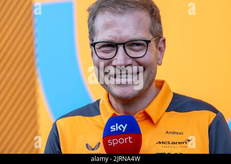 Stavelot, Belgien, 25.. August 2022, Zak Brown beim Build-up, Runde 14 der Formel-1-Meisterschaft 2022. Kredit: Michael Potts/Alamy Live Nachrichten Stockfoto