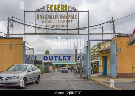 Budapest, Ungarn - 31. Juli 2022: Straßenmarkt Ecseri und Outlet Hasznaltcikkpiac Flohmarkt am Stadtrand. Stockfoto
