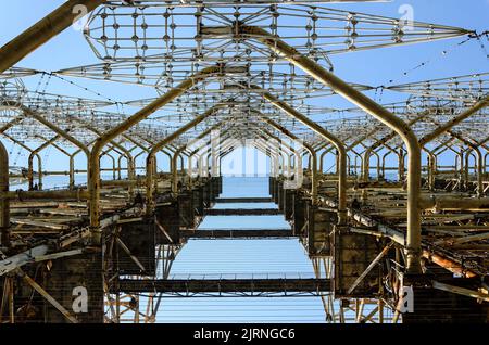 Over-the-Horizon (OTH) t'Duga' Radar-Infrastruktur, die von der UdSSR zum Aufspüren ballistischer Raketen genutzt wurde. Tschernobyl-Sperrzone, Ukraine Stockfoto