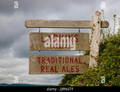 Ein Schild vor der Larkins-Brauerei in der Grafschaft Kent, Großbritannien, Europa Stockfoto