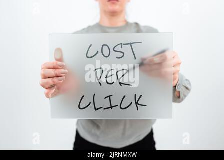 Hand schreiben Zeichen Kosten pro Klick. Geschäftsidee Zahlen Sie eine Menge Geld jedes Mal, wenn eine Person Website besucht Stockfoto