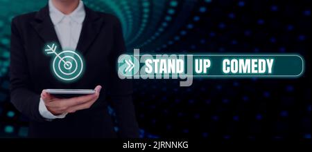Schreiben Anzeige Text Stand Up Comedy. Konzeptfoto Comedian, der vor dem Live-Publikum spricht Geschäftsmann mit zwei Fingern zeigt Stockfoto