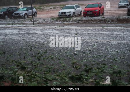 Schäden durch den Hail Storm durch das meteorologische Phänomen DANA in Barcelona - El Bruc, Spanien 25 Aug 2022 Stockfoto