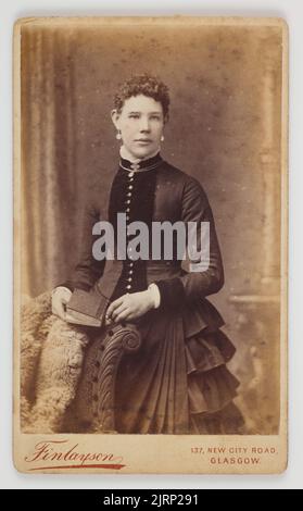 Junge Frau. Aus dem Album: McDonald Family Carte-de-Visite Album., 1885-1906, Glasgow, von Alexander Finlayson. Stockfoto