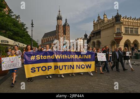 Krakau, Polen. 24. August 2022. Die Menschen in Krakau feiern ihren Unabhängigkeitstag Stockfoto