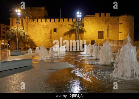 Burg Altamira oder palast altamira von Elche bei Nacht. Gelegen in der Valencianischen Gemeinde, Alicante, Elche, Spanien. Stockfoto