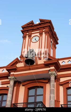 Colima, mexiko, Kolonialkirche und Regierungspalast von Colima. Zentraler Garten von Colima. Stockfoto