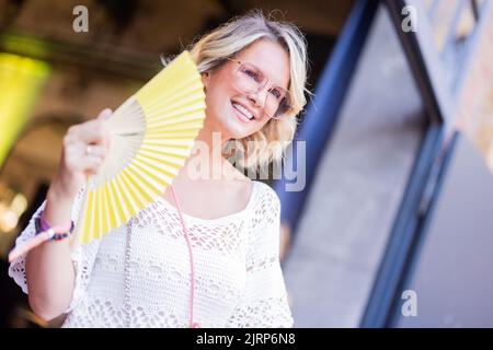 Köln, Deutschland. 25. August 2022. Monica Ivancan, Moderatorin. Mit prominenten Gästen präsentierte Jana Ina Zarrella ihre erste Brillen-Kollektion für die Marke 'Eyes more'. Quelle: Rolf Vennenbernd/dpa/Alamy Live News Stockfoto