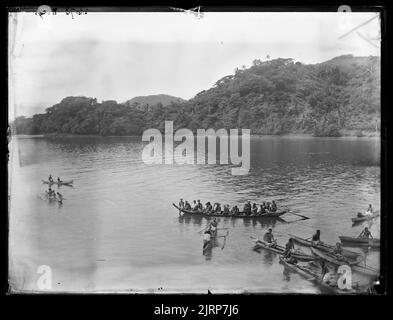 [Canoes, Pango Pango (sic), Samoa], 23. Juli 1884, Dunedin, Von Burton Brothers, Alfred Burton. Stockfoto