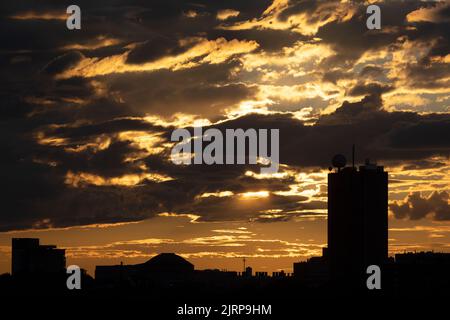 Die Sonne geht über dem Massachusetts Institute of Technology, Cambridge, Massachusetts, unter Stockfoto