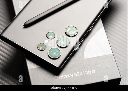 New york, USA - 23. august 2022: Das neue Samsung S22 ultra mit S-Stift und neuer Nahaufnahme der Kamera Stockfoto