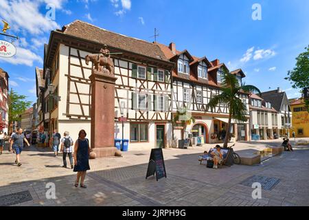 Neustadt an der Weinstraße, Deutschland - August 2022: Laustergasse genannt in der Altstadt Stockfoto