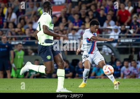 BARCELONA, SPANIEN - 24. AUGUST: Alex Balde vom FC Barcelona beim Freundschaftsspiel zwischen dem FC Barcelona und Manchester City am 24. August 2022 im Spotify Camp Nou in Barcelona, Spanien (Foto: DAX Images/Orange Picturs) Stockfoto