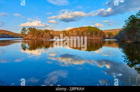 Wunderschöner Herbsttag im Oak Mountain State Park Stockfoto