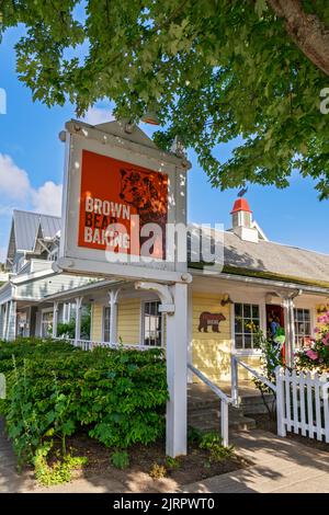 Washington, San Juan Islands, Orcas Island, Eastsound Village, Brown Bear Baking, Bäckerei, Restaurant, Schild Stockfoto
