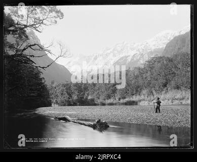 Am Clinton River, Leiter des Lake Te Anau, 1889, Dunedin, von Burton Brothers, Alfred Burton. Stockfoto