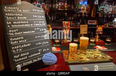 ALE List bei ATVH Appleton Thorn Village Hall Bar, CAMRA Club des Jahres 2020, Stretton Rd, Appleton Thorn, Warrington, Ceshire, England, UK, WA4 4RT Stockfoto