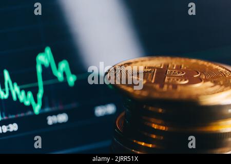 Bullenmarkt für Kryptowährungen. Bitcoin-Diagramm. Stockfoto