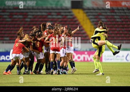 San Jose. 25. August 2022. Spanische Spieler feiern am 25. August 2022 das Halbfinale der FIFA U-20 Frauen-Weltmeisterschaft 2022 zwischen Spanien und den Niederlanden in San Jose, Costa Rica. Kredit: Xin Yuewei/Xinhua/Alamy Live Nachrichten Stockfoto