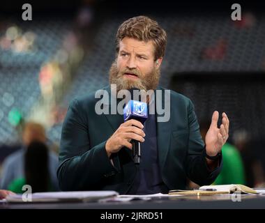 Houston, Texas, USA. 25. August 2022. Der ehemalige NFL-Quarterback Ryan Fitzpatrick auf Amazons Thursday Night Football-Vorspielshow vor dem Start eines Vorsaison-Spiels zwischen den Texanern und den 49ers in Houston, Texas, am 25. August 2022. (Bild: © Scott Coleman/ZUMA Press Wire) Stockfoto