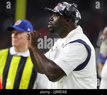 Houston, Texas, USA. 25. August 2022. Houston Texans Defensive Line Coach Jaques Cesaire während eines Vorsaison-Spiels der NFL zwischen den Texans und den 49ers in Houston, Texas, am 25. August 2022. (Bild: © Scott Coleman/ZUMA Press Wire) Stockfoto