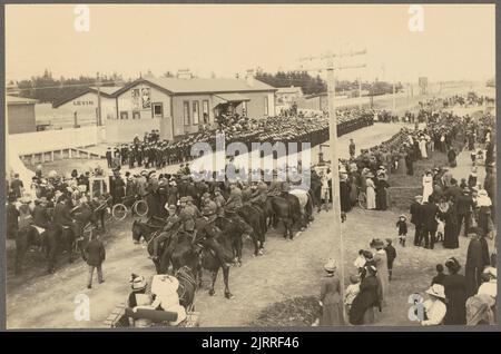 Besuch der Matrosen der H.M.S. „Neuseeland“ nach Levin. 15. April 1913: Die Adresse von Herzlich Willkommen. Aus dem Album: Family Photographs [1913], 1913, Levin, von Leslie Adkin. Stockfoto