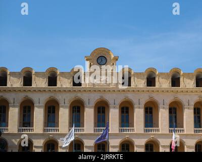 Marseille, Frankreich - Mai 15. 2022: Historische Fassade des berühmten Hotels Dieu Stockfoto