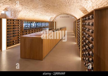 Der Weinkeller 'La Cave' der Cité Internationale de la Gastronomie et du Vin Stockfoto