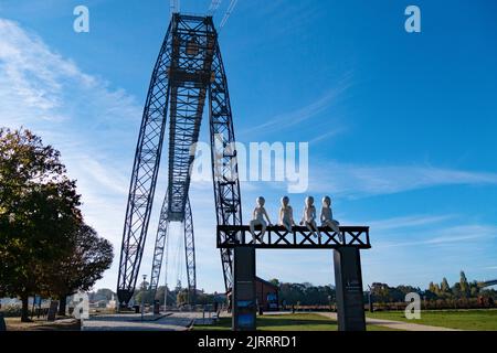 Echillais (Mittelwestfrankreich): Die Transporterbrücke über den Fluss Charente, zwischen Rochefort und Echillais, Arbeit des Ingenieurs Ferdinand Arno Stockfoto