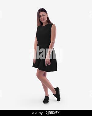 Mockup eines schwarzen Kleides mit einem Wellenrock auf einem schönen Mädchen in Mokassins, Sommersundress für Design, Muster, Werbung. Vorlage für Frauenklumpen Stockfoto