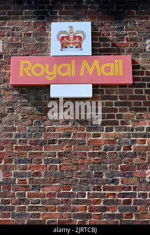 Kent, Großbritannien. Royal Mail Sign, die Beschäftigten von Royal Mail streikten heute in einem Lohnstreit. Die Aktion wird von der Communication Workers Union (CWU) organisiert und betrifft rund 115.000 Beschäftigte. Kredit: michael melia/Alamy Live Nachrichten Stockfoto