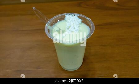 Lassi : ein beliebtes süßes Joghurtgetränk in indien. Stockfoto