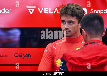 Spa, Belgien. 26. August 2022. Spa Francorchamps, Belgien. 26. August 2022. Charles Leclerc (MON) Ferrari. 26.08.2022. Formel 1 Weltmeisterschaft, Rd 14, Großer Preis Von Belgien, Spa Francorchamps, Belgien, Übungstag. Bildnachweis sollte lauten: XPB/Press Association Images. Kredit: XPB Images Ltd/Alamy Live News Kredit: XPB Images Ltd/Alamy Live News Stockfoto