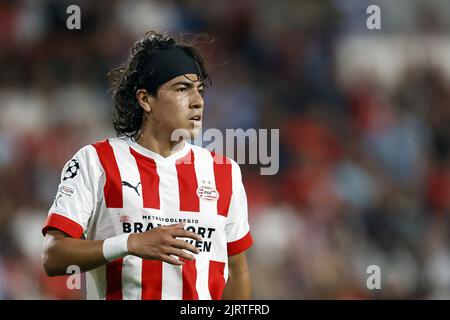 EINDHOVEN - Erick Gutierrez vom PSV Eindhoven während des UEFA Champions League-Play-off-Spiels zwischen PSV Eindhoven und dem Rangers FC am 24. August 2022 im Phillips Stadium in Eindhoven, Niederlande. ANP | Dutch Höhe | Maurice van Steen Stockfoto