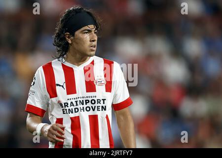 EINDHOVEN - Erick Gutierrez vom PSV Eindhoven während des UEFA Champions League-Play-off-Spiels zwischen PSV Eindhoven und dem Rangers FC am 24. August 2022 im Phillips Stadium in Eindhoven, Niederlande. ANP | Dutch Höhe | Maurice van Steen Stockfoto